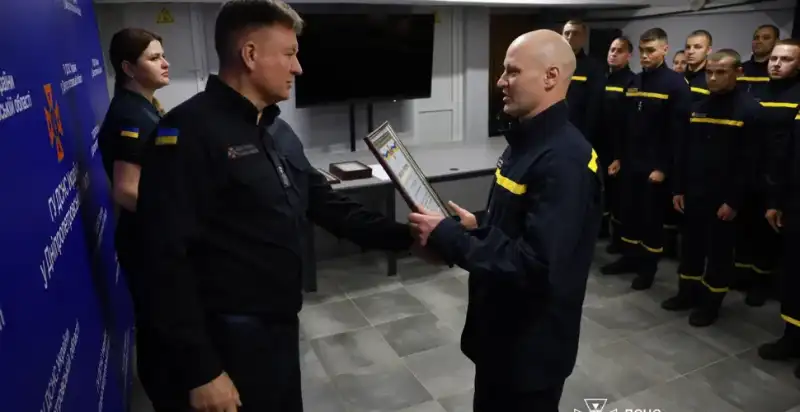 Вогнеборців Дніпропетровщини відзначили за мужність і відданість службі Вогнеборців Дніпропетровщини відзначили за мужність і відданість службі