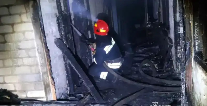 На Дніпропетровщині у нічній пожежі постраждали двоє дорослих і двоє дітей