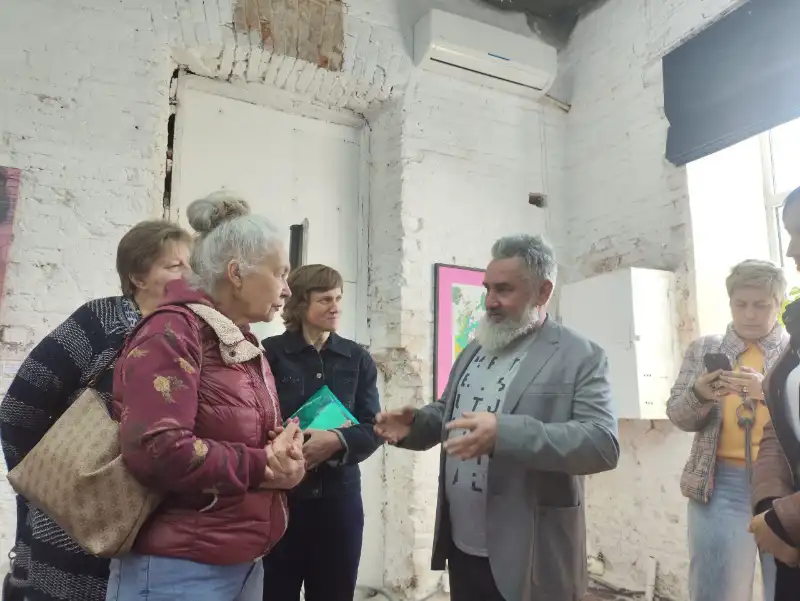 У Дніпрі відкрилася виставка абстракцій Анатолія Меньківа: художник запрошує до діалогу з власними емоціями У Дніпрі відкрилася виставка абстракцій Анатолія Меньківа: художник запрошує до діалогу з власними емоціями