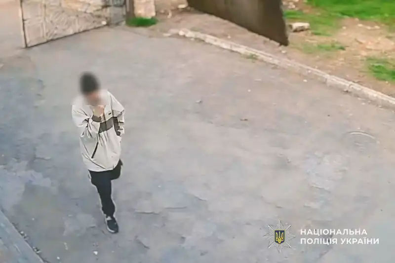 У Дніпрі затримали нападника, який пограбував літню жінку посеред вулиці У Дніпрі затримали нападника, який пограбував літню жінку посеред вулиці