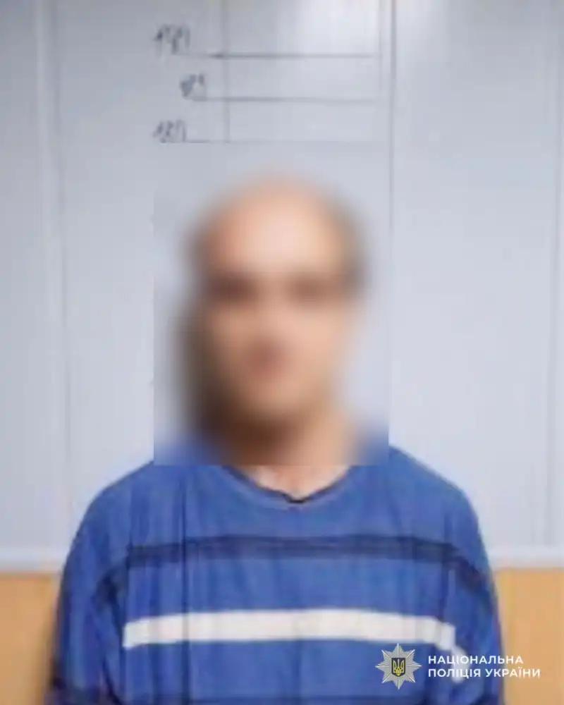 У Дніпрі затримали нападника, який пограбував літню жінку посеред вулиці У Дніпрі затримали нападника, який пограбував літню жінку посеред вулиці