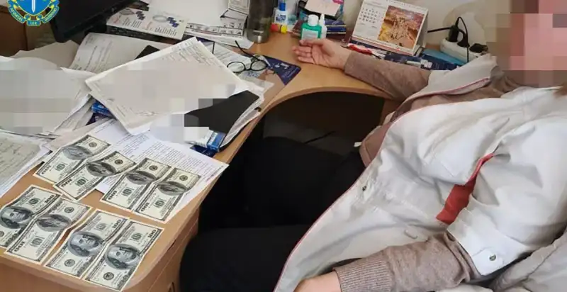 У Кривому Розі засудили лікарів ВЛК за хабар у 10 тисяч доларів У Кривому Розі засудили лікарів ВЛК за хабар у 10 тисяч доларів