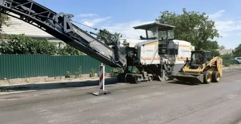 На сході Дніпропетровщини ремонтують стратегічну ділянку автодороги На сході Дніпропетровщини ремонтують стратегічну ділянку автодороги