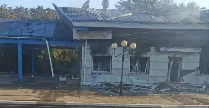Нічна атака пошкодила залізничний вузол у Синельниковому: зміни в русі поїздів Нічна атака пошкодила залізничний вузол у Синельниковому: зміни в русі поїздів