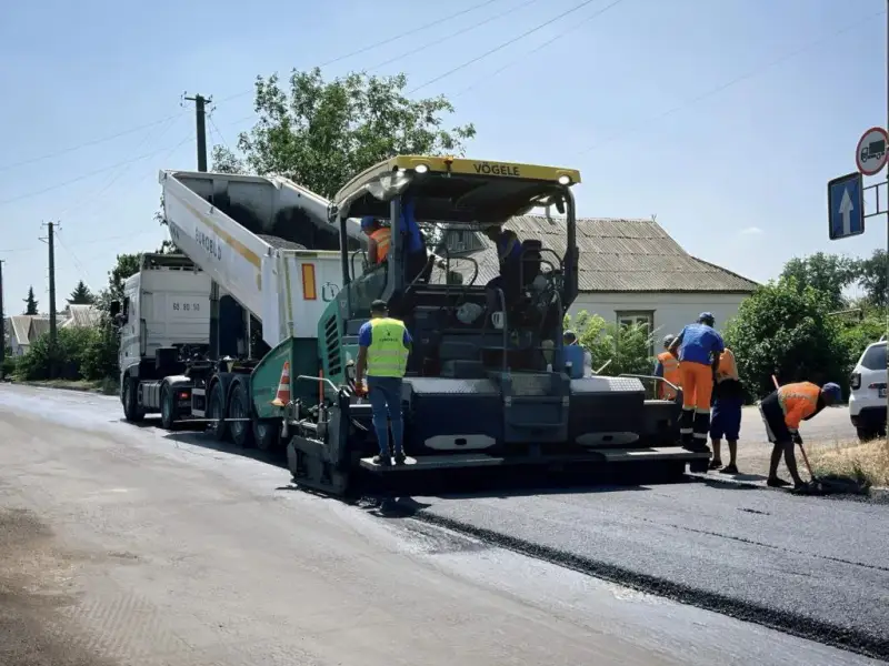 На сході Дніпропетровщини ремонтують стратегічну ділянку автодороги На сході Дніпропетровщини ремонтують стратегічну ділянку автодороги